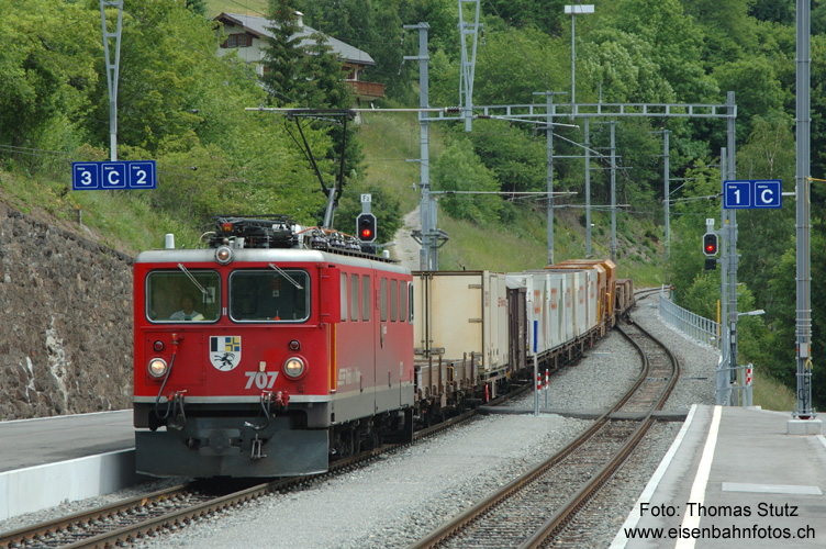 Ge 6/6 II mit Güterzug
