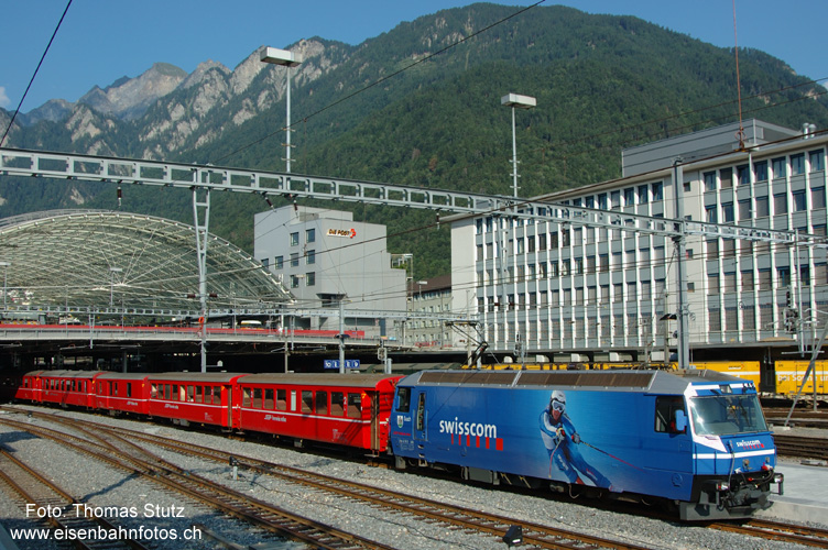 Ge 4/4 III "Swisscom" (3)
Die Ausfahrt in Chur präsentiert sich am Abend in bestem Licht.
