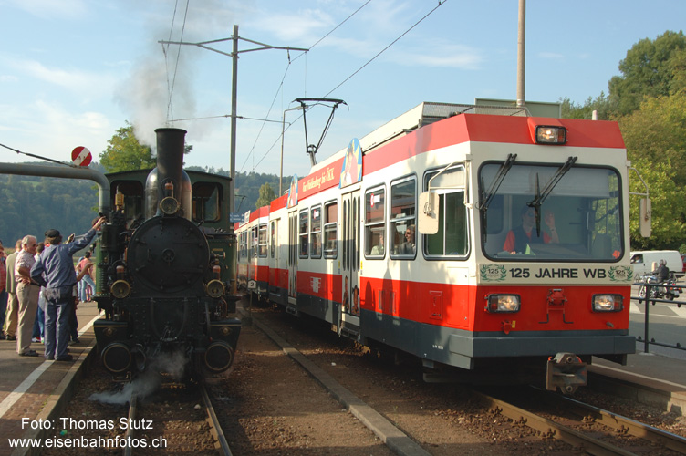 Überholung beim Wasserfassen
In Bad Bubendorf besteht die Möglichkeit zum Wasserfassen. Dabei wird der Dampfzug von einem fahrplanmässigen Regionalzug überholt.
