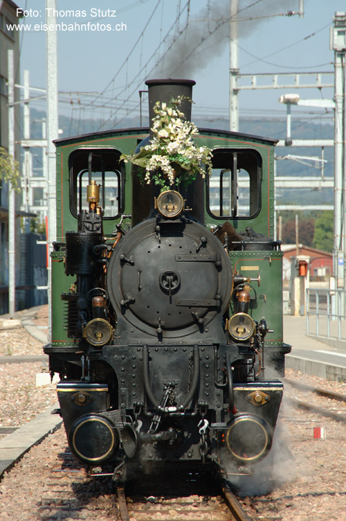 Front Dampflok
Die Dampflok wartet nach der ersten Morgenfahrt in Liestal bis das Gleis zum Umfahren frei ist.
