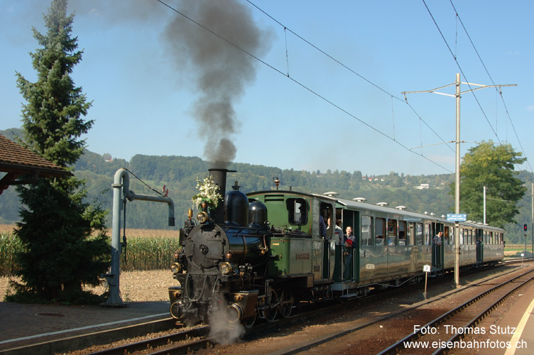 Einfahrt zum Wasserfassen
Einfahrt des ersten Zuges am Sonntag Richtung Waldenburg zum Wasserfassen in Bad Bubendorf.
