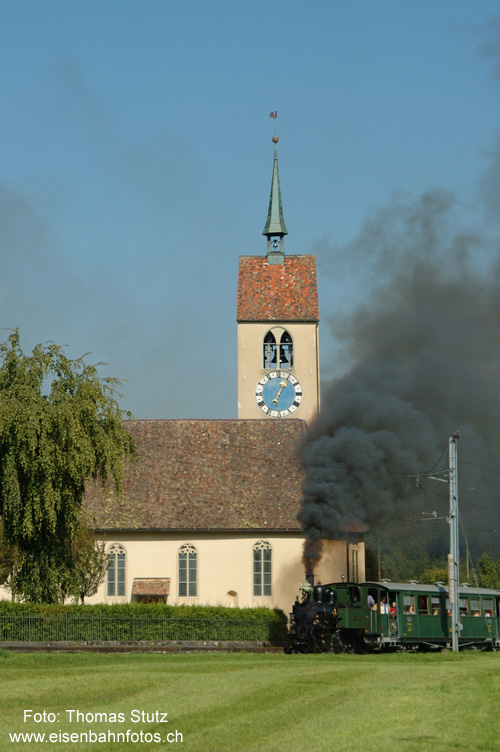 Kirche St. Peter mit Dampfzug (1)
Eines der schönsten Fotomotive zur Mittagszeit ist die Kirche St. Peter zwischen Niederdorf und Oberdorf.
