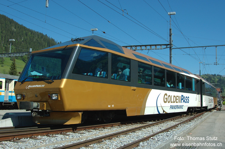 Panorama-Steuerwagen der 1. Generation
In den "Goldenpass Panoramic"-Zügen mit VIP-Plätzen befindet sich jeweils Seite Montreux ein Panorama-Steuerwagen der 1. Generation (ursprünglich Superpanoramic Express bzw. später Golden Panoramic Express), während sich Seite Zweisimmen ein Panorama-Steuerwagen der 2. Generation (ursprünglich Crystal Panoramic Express) befindet.
