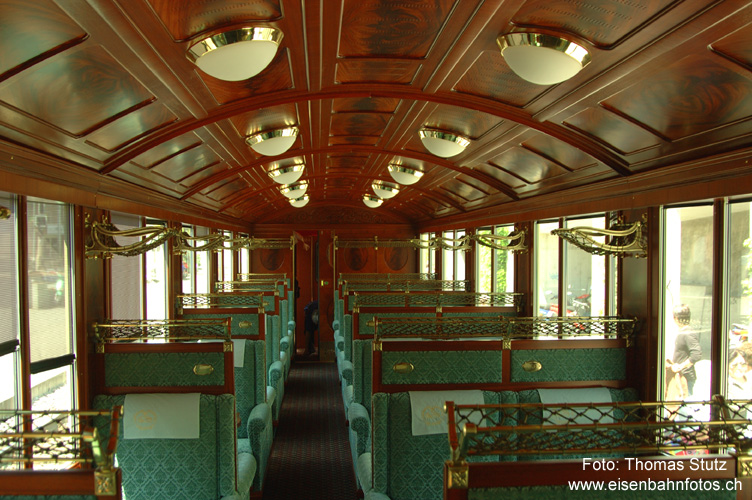 Innenansicht Wagen 1. Klasse
Inneneinrichtung des klimatisierten Wagens. Die Wagen in 1. und 2. Klasse können ohne Zuschlag benützt werden, allerdings empfiehlt sich eine Reservation.
