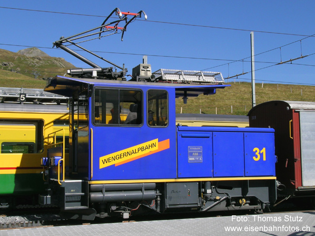 Lok 31
Am Tag vor dem Jungfrau-Marathon wird mit der Lok 31 und mehreren Güterwagen noch Material angeliefert. Die Lok verfügt über eine Funkfernsteuerung.

