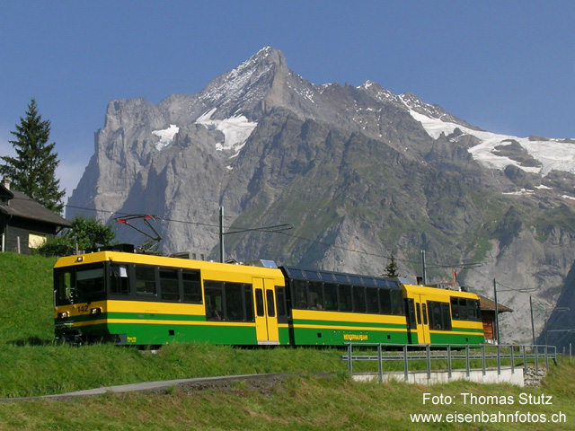 Wetterhorn
Niederflur-Panorama-Zug auf dem Weg von Grindelwald nach Grund, im Hintergrund das Wetterhorn.
