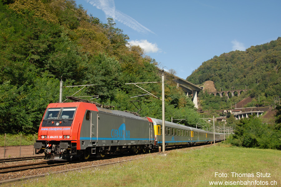 Re 484 "Cisalpino" mit Cisalpino-Komposition
