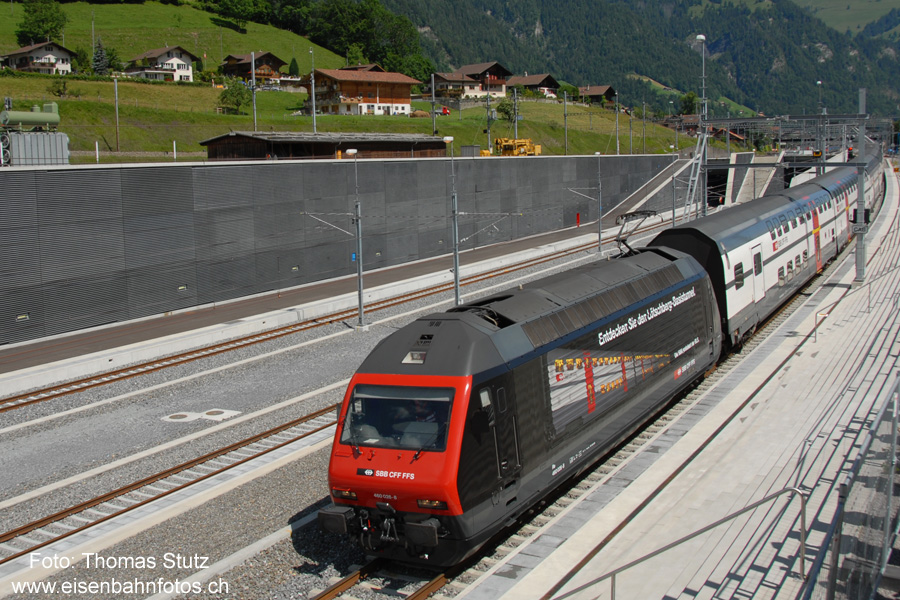 Neue Werbelok
Zur Eröffnung des Lötschberg-Basistunnels gibt es auch noch eine neue Werbelok.
