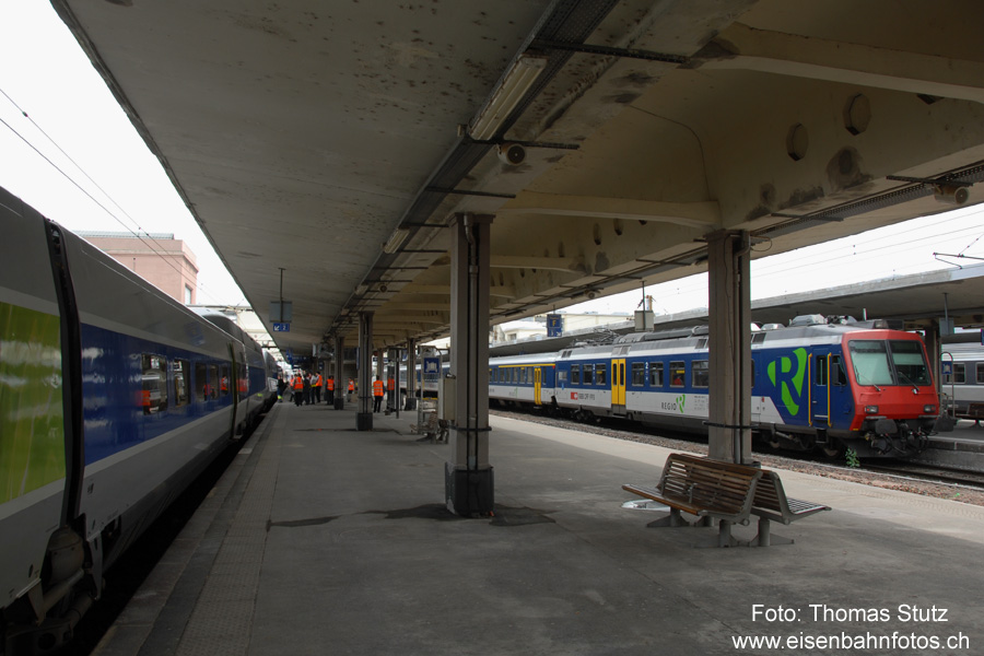 TGV + NPZ
Da fuhren die NPZ noch ohne Einschränkung in Frankreich. 2 Tage später wurden sie in Frankreich vorläufig aus dem Verkehr genommen.
