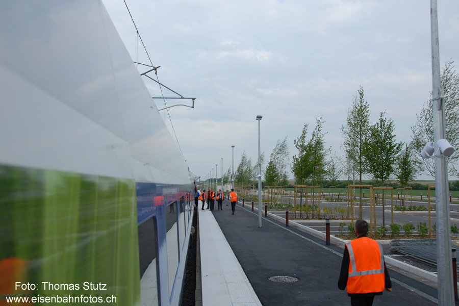 P&R-Anlagen
An allen Bahnhöfen gibt es (grosszügige) Park&Ride-Anlagen. Perrondächer sind dafür keine vorhanden.
