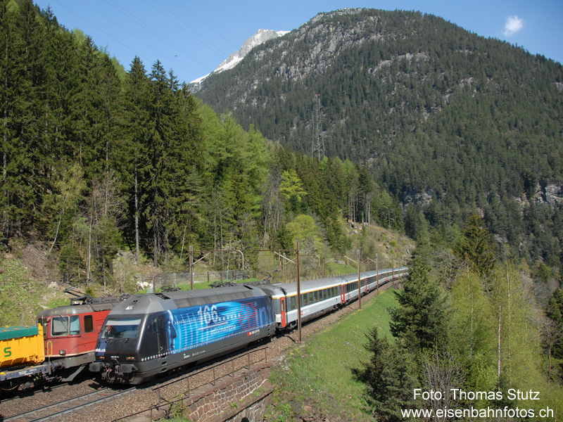 Begegnung IC mit Güterzug

