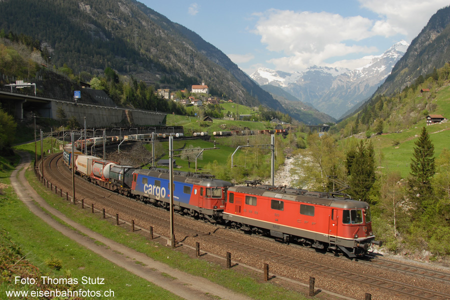 Re 10/10 mit Schiebedienst
