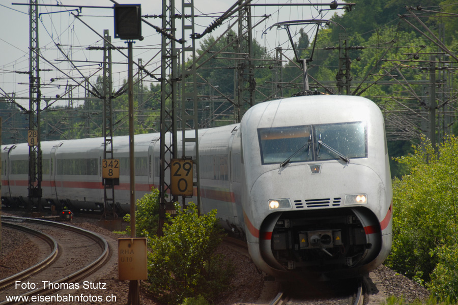 ICE mit offener Klappe
