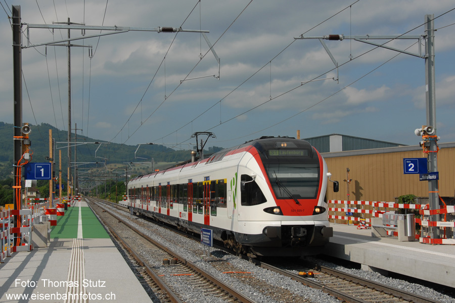 Halt in Salina Raurica
Die Haltestelle dient während der EURO 08 den Benützern des grossen Parkplatzes
sowie des Fancamps Pratteln (10 Min Fussweg ab Haltestelle).
