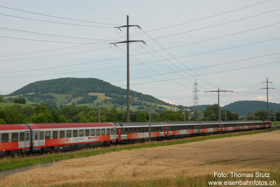 ÖBB- und SBB-Wagen
