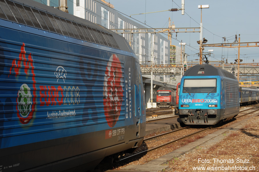 Shuttle-Zug mit "Historic"-Lok
