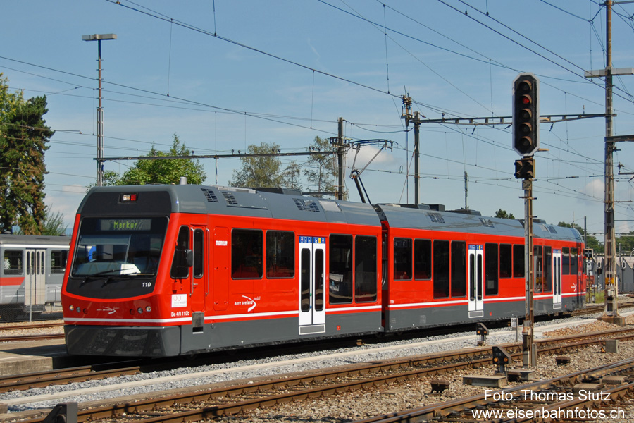 getaufter STAR "Merkur"
Während des Festes wurde eines der 3 neuen Fahrzeuge auf den Namen "Merkur" getauft.
Die anderen beiden tragen die Namen "Jupiter" (111) und "Venus" (112).
