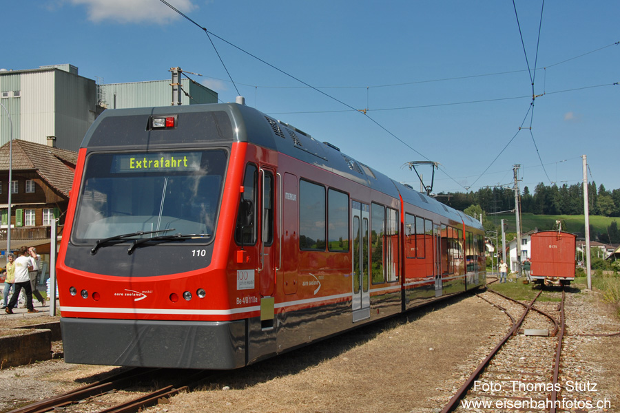 Extrafahrt nach Melchnau
Mit dem frisch getauften "Merkur" wurden 2 Extrafahrten nach Melchnau durchgeführt (mit Möglichkeit zum Fotografieren).
Auf dem Abschnitt St. Urban Ziegelei - Melchnau verkehren keine fahrplanmässigen Reisezüge mehr.
