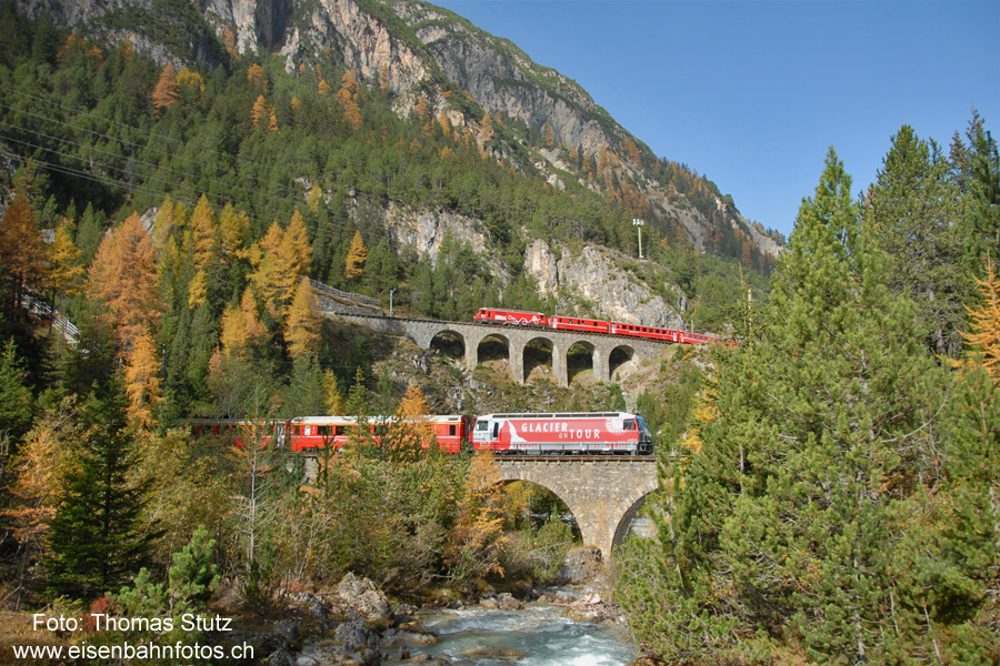 Seltener Anblick!
Gleich 2 Reisezüge trifft man selten an dieser Stelle. Manchmal braucht man für sowas Glück, manchmal etwas mehr ...

