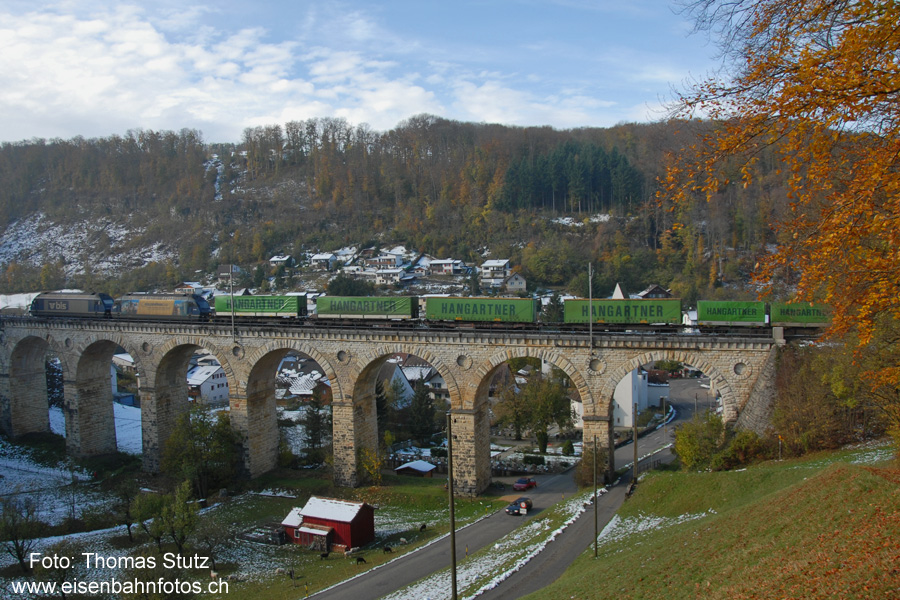 2 Re 465 mit Hangartner-Zug
