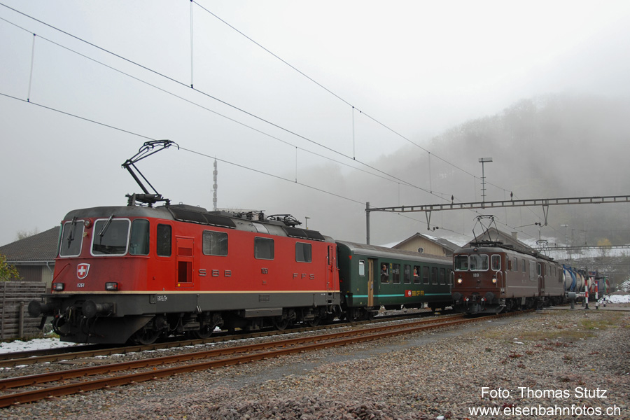 Kreuzung mit Güterzug
