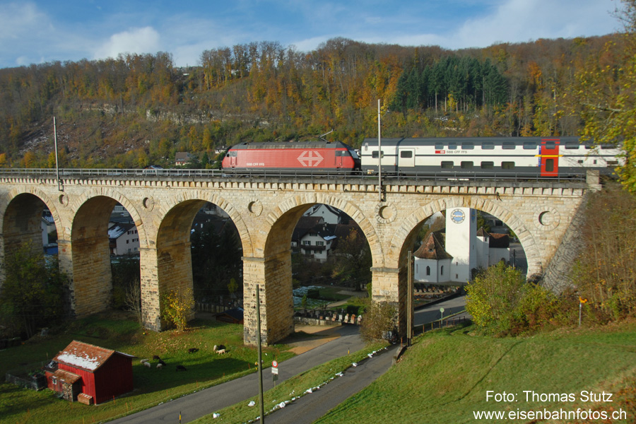 Re 460 in der Morgensonne
