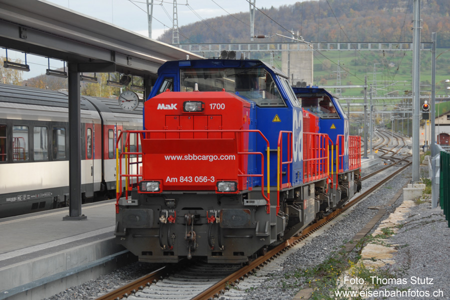 Für alle Fälle ...
In Sissach waren während der Sperrung des Basistunnels 2 Am 843 stationiert,
um die Läufelfinger-Strecke beim Steckenbleiben eines Zuges sofort räumen zu können.
