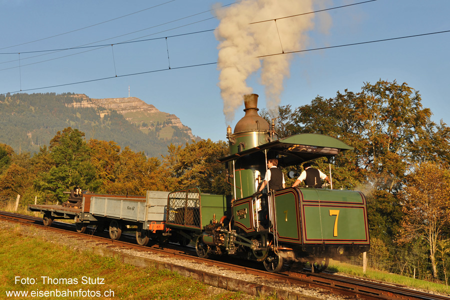 Fotofahrt mit Dampflok 7
Nach Abschluss der Fahrten zum Rigi Dampfsommer 2009 fand am 03.10.09 eine Fotofahrt mit der Dampflok 7 und zwei Güterwagen statt.

