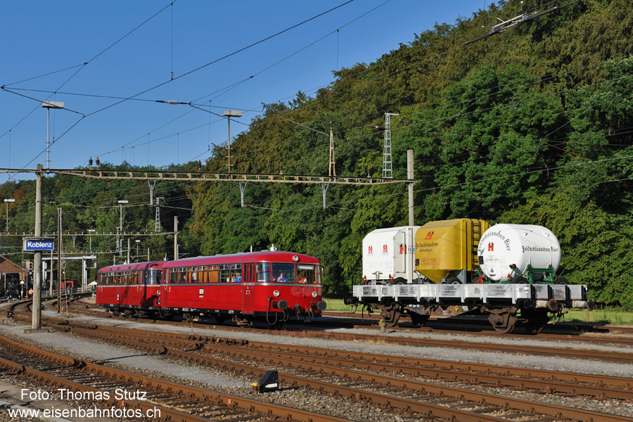 Schienenbusse mit Feldschlösschen-Güterwagen
