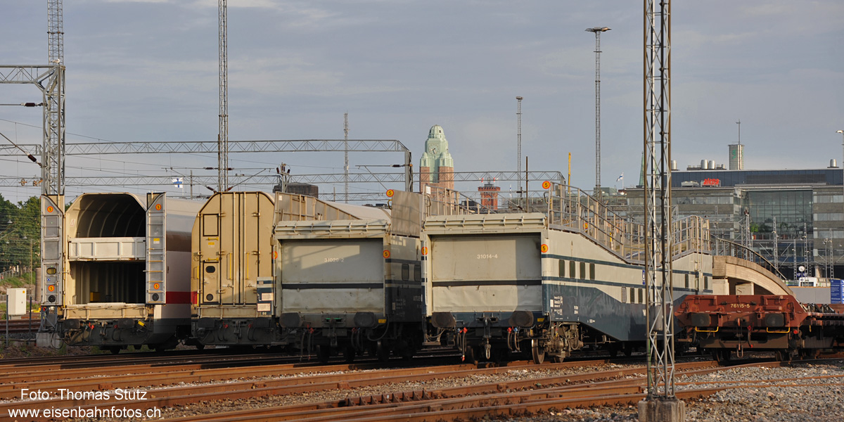 verschiedene Autotransportwagen
