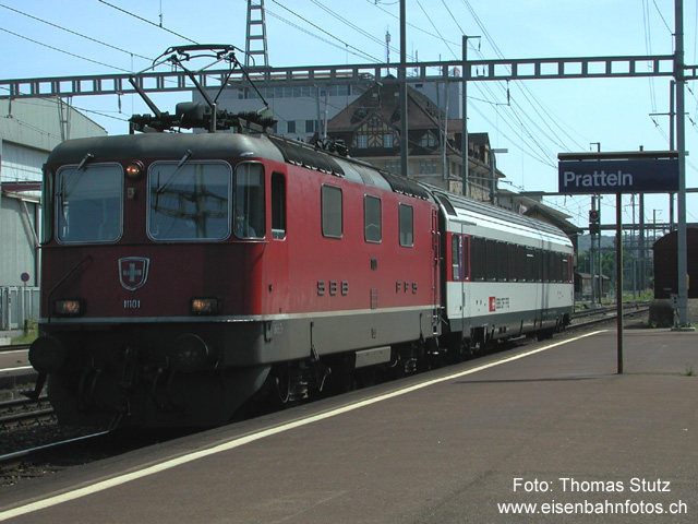 Kurz-IC?
Kein Kurz-IC, sondern der Überfuhrzug 24638 Olten RB - Basel GB für reparierte Wagen von Olten nach Basel ist hier mit einem einzelnen EW4 unterwegs.
