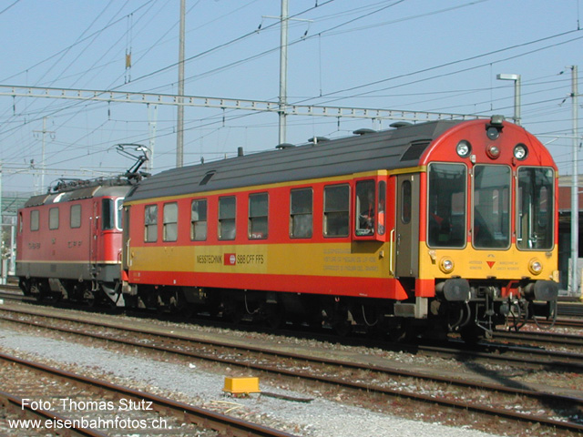 Messwagen
Regelmässig finden verschiedene Messfahrten auf dem SBB-Netz statt. Hier handelt es sich um eine Oberbaumessfahrt mit dem Gleismesswagen.
