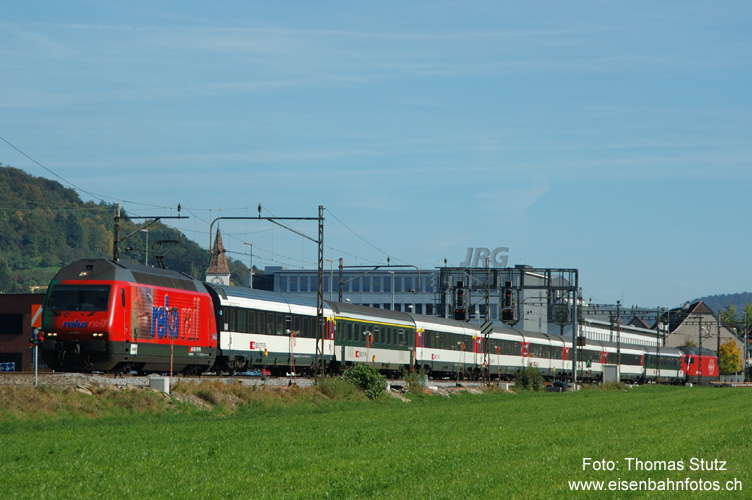 EW4-Pendel mit Schlusslok (1)
Am Wochenende wird am Schluss des IC 1074 planmässig eine Re 460 von Bern nach Basel überführt.
