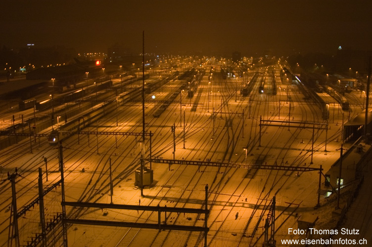 Mitternacht im verschneiten Basel GB
Mitternächtliches Bild vom frisch verschneiten Basel GB (während der Schnee bereits in Regen übergegangen ist).

