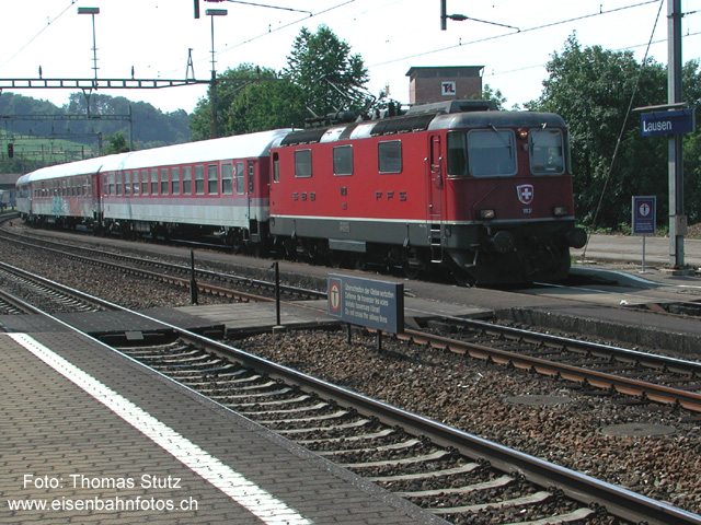 Extrazug mit DB-Wagen
Kaum hat der letzte Extrazug Lausen verlassen, fährt bereits der nächste ein.
Diese Komposition wurde bei der DB für das Turnfest angemietet.
