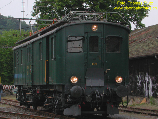 De 4/4 1679
Nach Beginn der Ausstellung ist es immer schwierig, die Fahrzeuge ohne Besucher zu fotografieren (weshalb ich dies vorallem bei der Ankunft getan habe). Hier ist es mir beim De 4/4 1679 jedoch für einmal gelungen.
