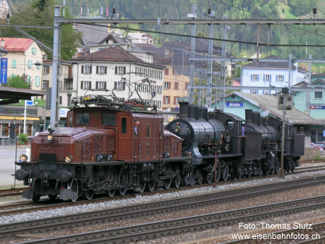 Rangieren in Airolo
Die 3 Loks holen nun die Wagen, die das Krokodil nach Airolo gebracht hat, im Gleis 1 ab.
