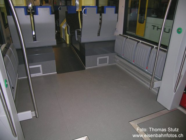 Multifunktionsabteil
Im anderen Mittelwagen befinden sich ein Multifunktionsabteil mit Klappsitzen.
