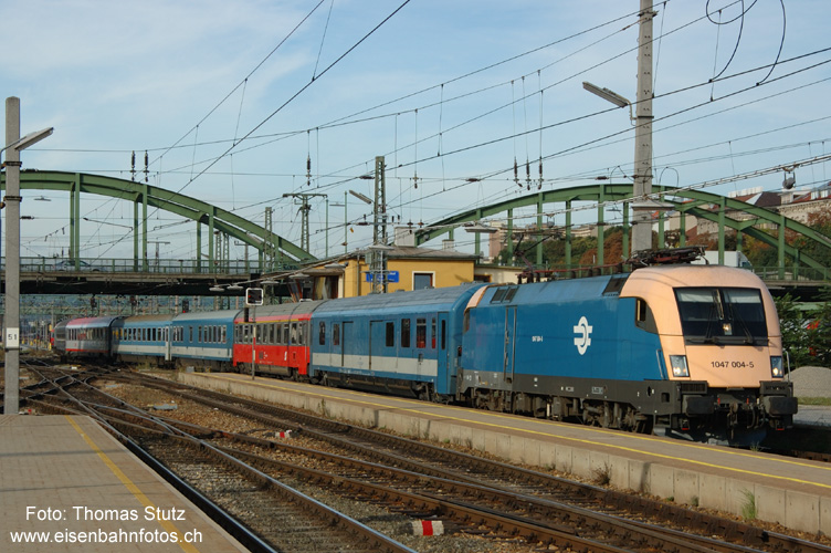 Nachtzug mit MAV-Taurus
Schnellzug 346 Bucuresti Nord - Budapest - Wien Westbahnhof
