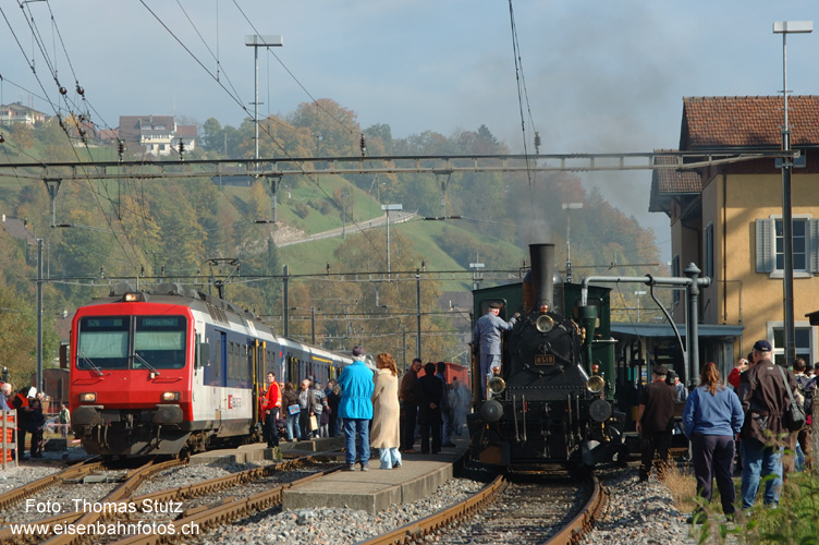 Dampflok beim Wasserfassen
